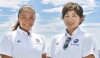 浜地沙羅さん（左）と名須川紗綾さん