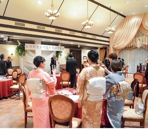 大勢の来賓らを招き、盛大に開催された賀詞交歓会＝１月28日、コルティーレ茅ヶ崎