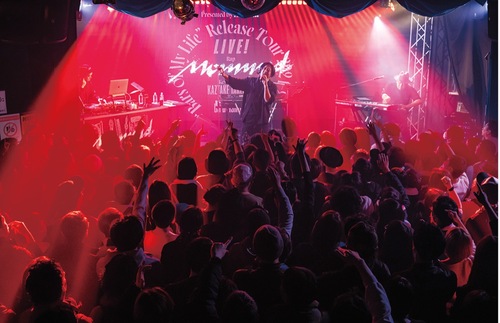 オーディエンスを盛り上げるＭｕｍｍｙ─Ｄさん＝横浜Reny Beta、©Yuta Ito