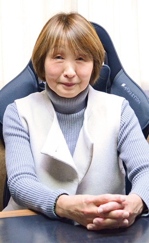 受賞の喜びを示す山本さん