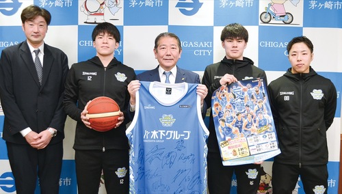 応援を呼びかける選手ら