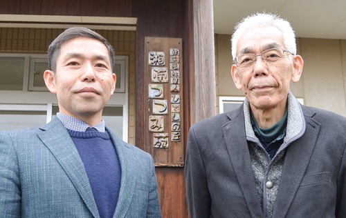 山本代表（左）と戸塚理事長