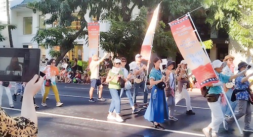 ホノルルからタブレットでつないだ＝提供