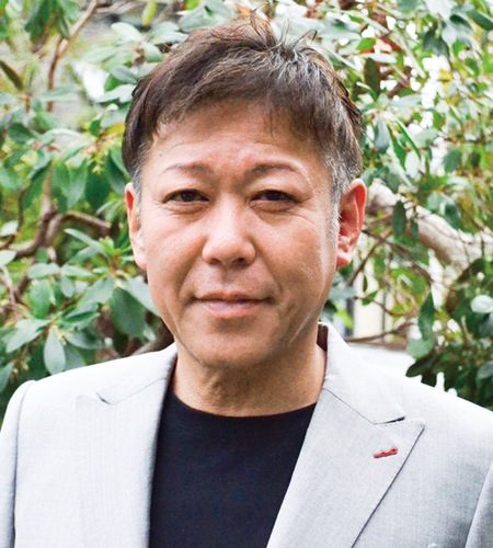 辞意を表明した小川市議＝４日、茅ヶ崎市内