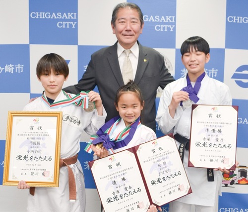 左から小西さん、愛杏さん、愛月さん