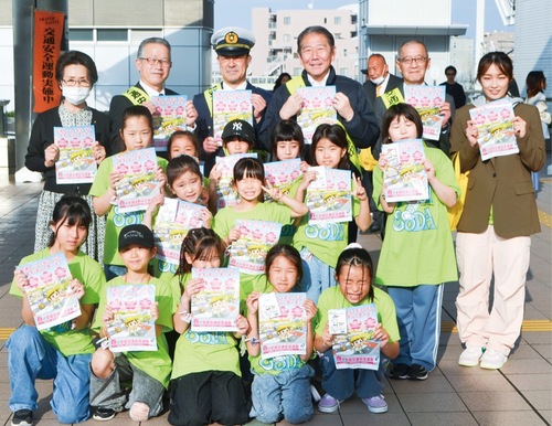 ＣＲＥＡＭ ＳＯＤＡのメンバーら