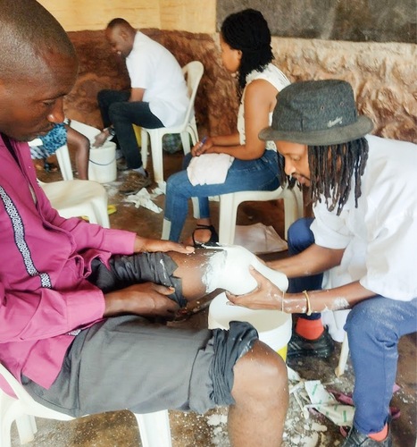 ルワンダでの活動の様子＝提供