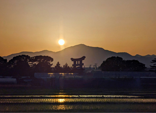 夏至頃の夕景＝提供