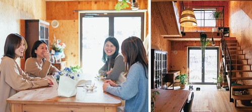 (左)カフェスタイルのサロンで耳を傾ける有賀さん(左端)(右)木のぬくもりあふれる同所＝提供