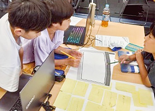 海岸をデザインする子どもたち＝提供