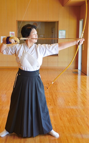 全日本女子弓道選手権大会に出場する三澤さん