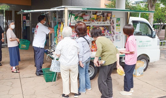松林ケアセンターで行われた移動販売