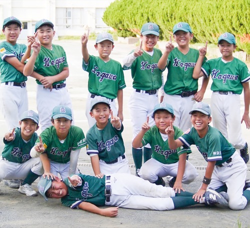 優勝を決め笑顔を見せる香川ナイン＝提供