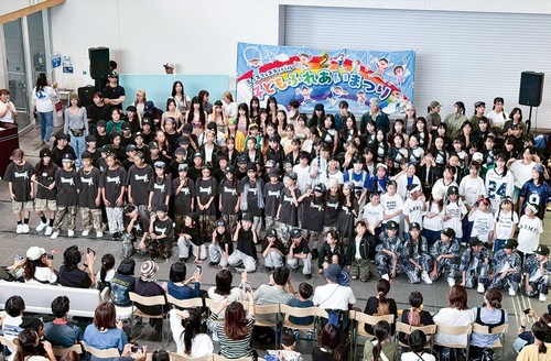 ステージでのダンス披露