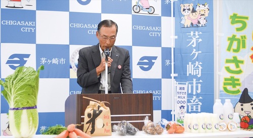 会見で説明する農業まつり実行委員会の岡本重雄委員長