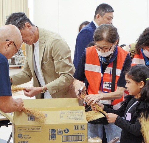 コキアの箒づくり