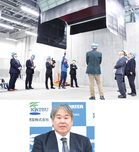 (上)専門担当者の説明のもと行われた施設内見学(下)あいさつに立った共同企業体のメタウォーター・児島営業部長