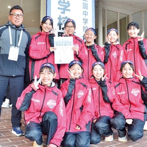 競技を終え笑顔を見せる選手たち＝提供