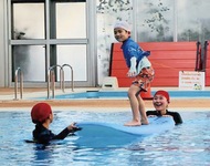 プールでCatch a wave