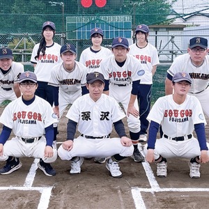 連合チームの選手たち＝提供