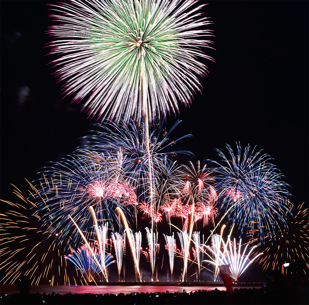 今年も「サザン芸術花火」