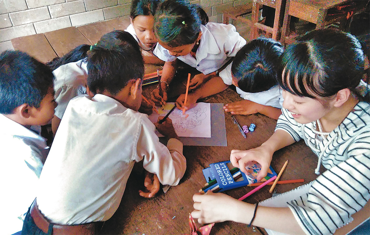 カンボジアの子どもへ鉛筆を