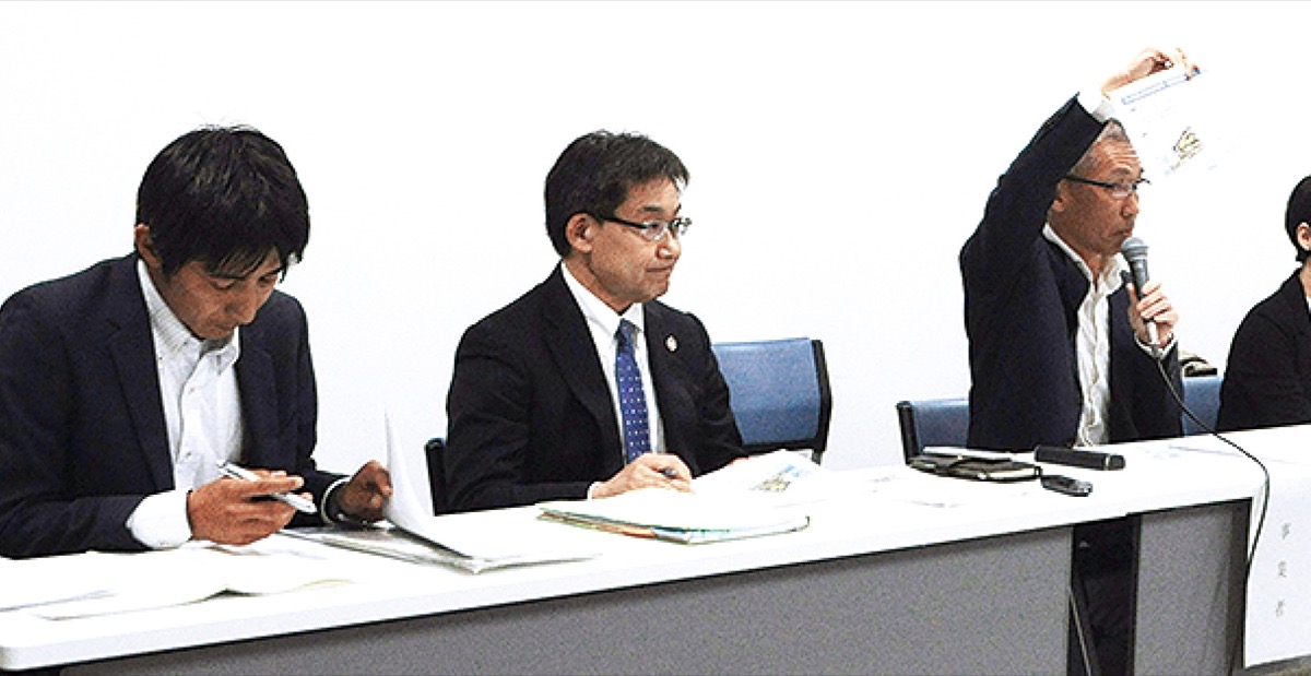 説明するGDOの伊藤取締役（右）