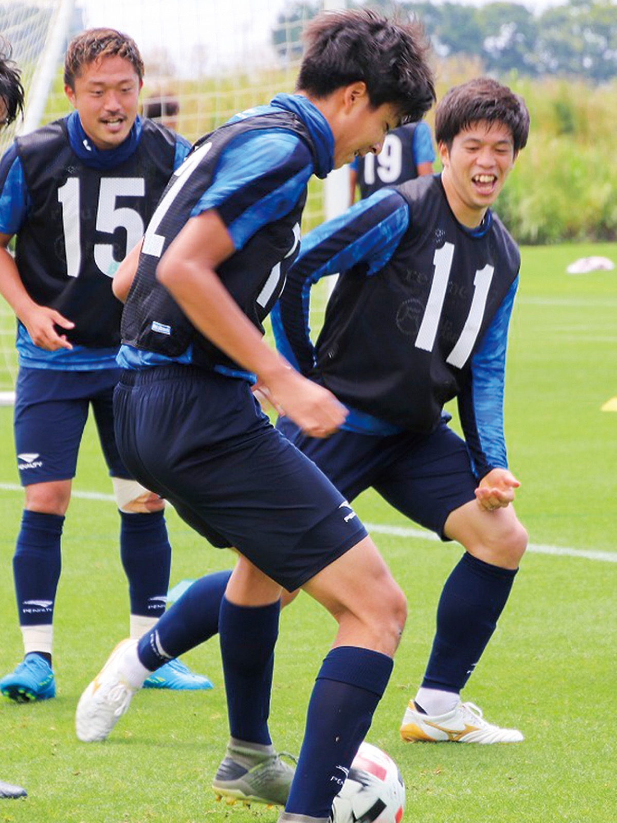 ミニゲームでボールを追う選手たち（提供写真）