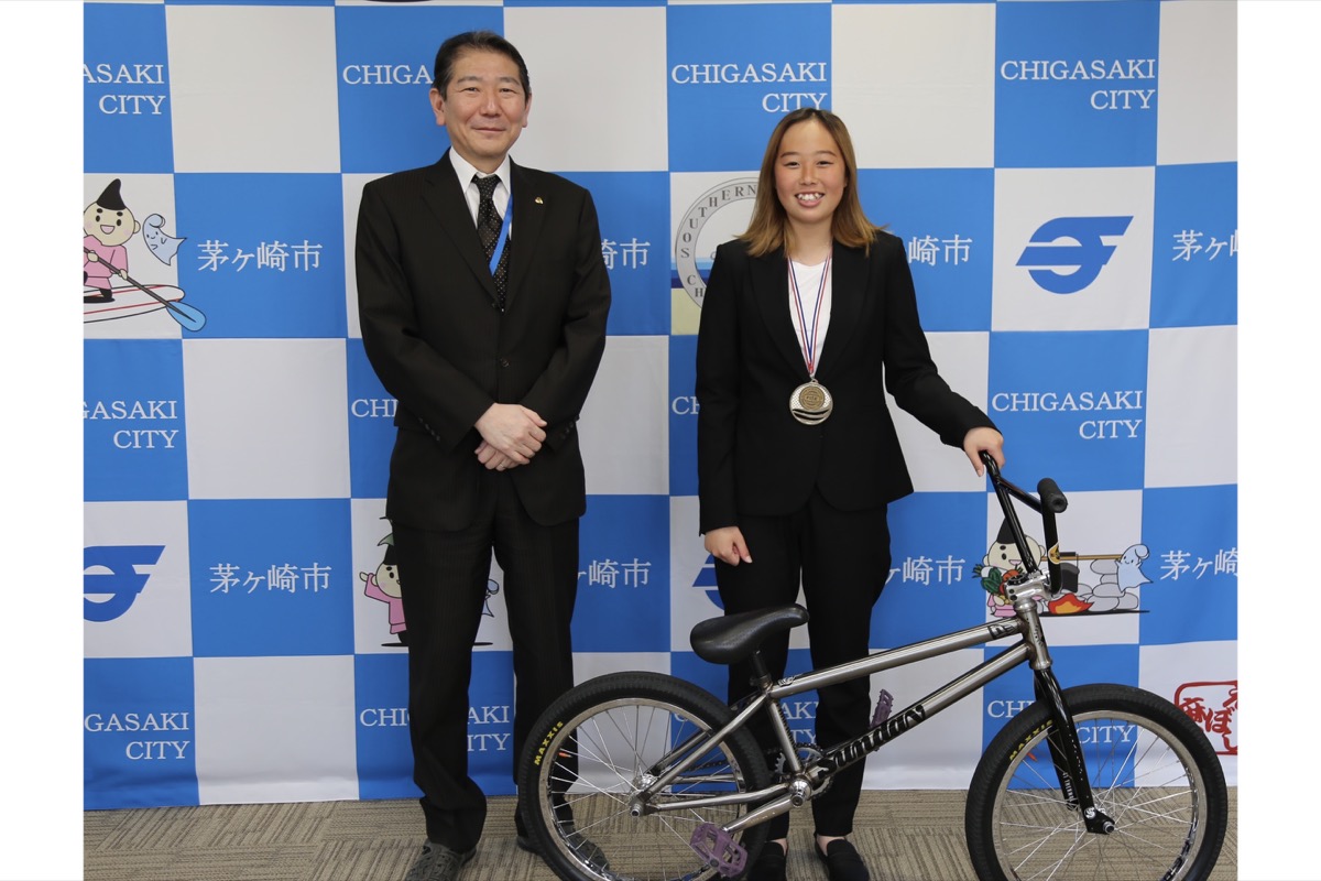 BMXの五輪強化育成選手・内藤さんが茅ヶ崎市長を表敬訪問