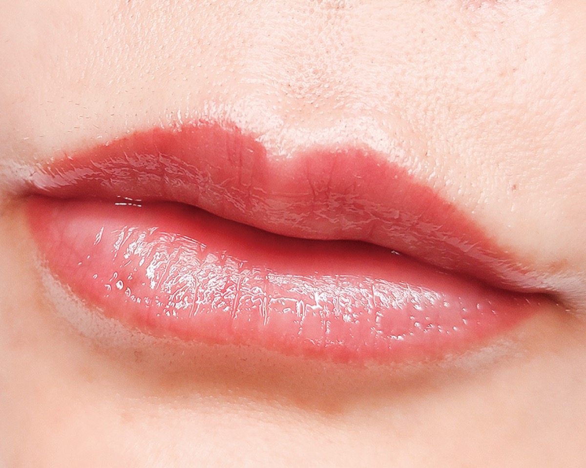 リップアートメイクを施術し定着後の唇