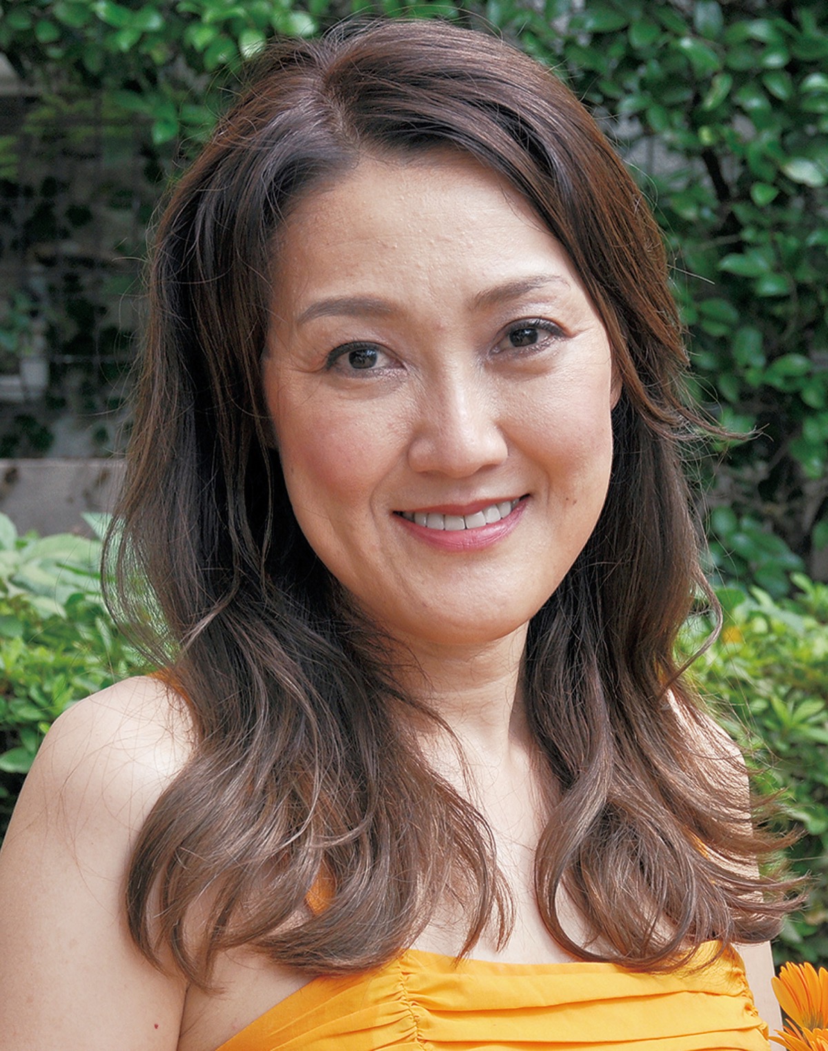 染付大鉢　佐藤律子さん作 9月17日に茅ヶ崎市民文化会館でリサイタルを開くソプラノ歌手 佐藤