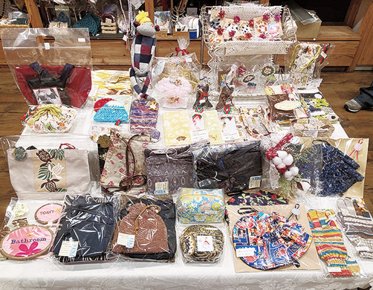 手作り品を購入した先着100人にクッキー贈呈