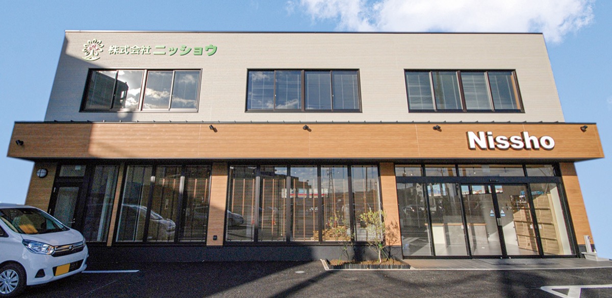 ２階は本社になっている