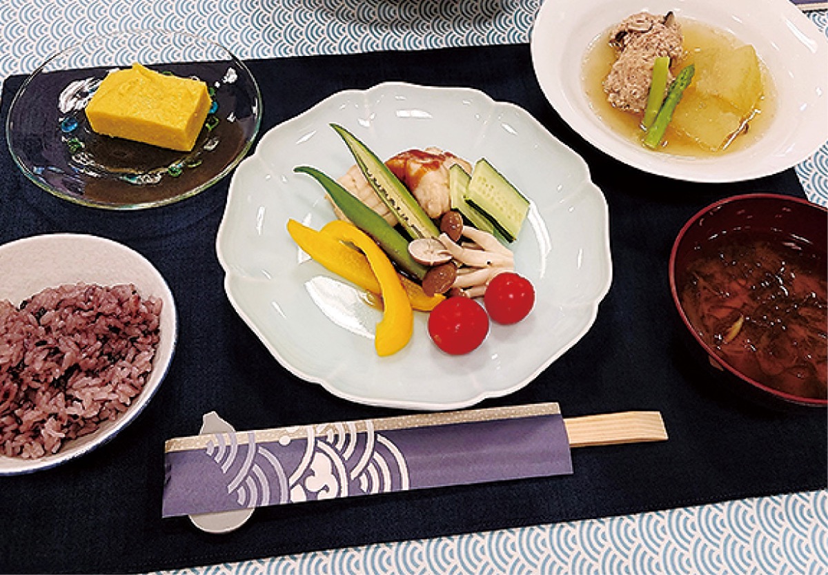 前回の「夏の薬膳」一例一汁三菜、薬膳茶、茶菓子など