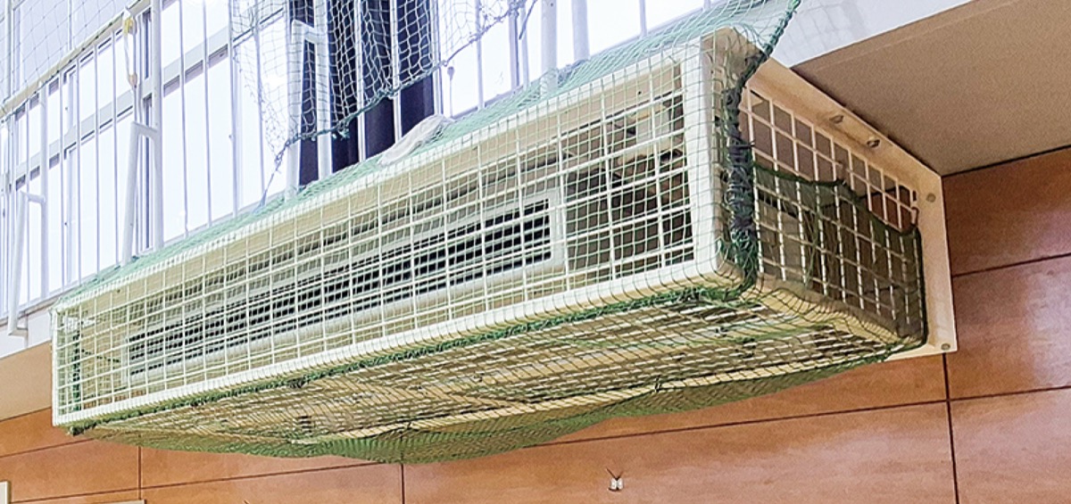 市立小体育館にエアコン