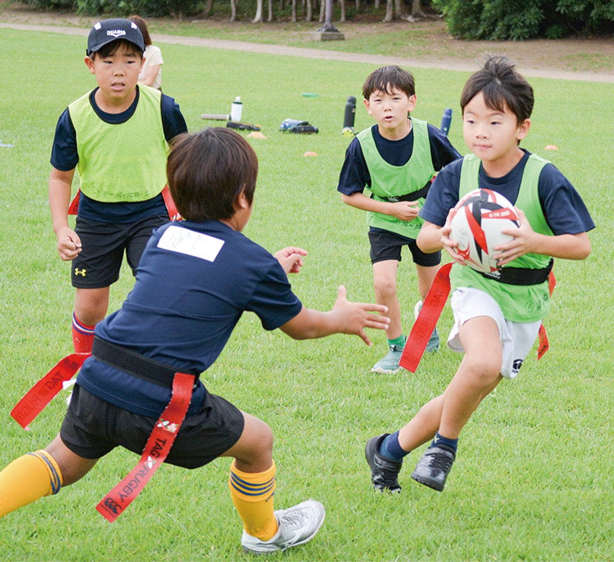 楕円球手にダッシュ