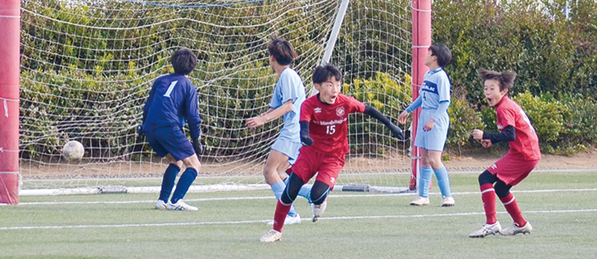 決勝で先制点をあげた岸間然選手（中央）