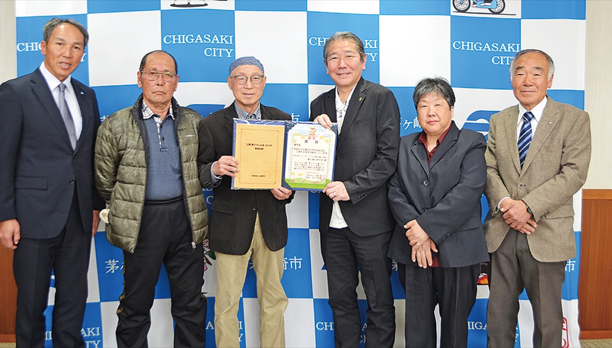 佐藤市長に受賞を報告