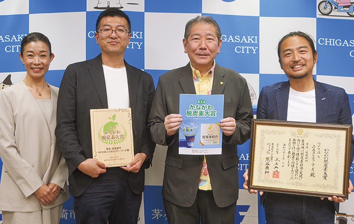 佐藤市長に受賞を報告