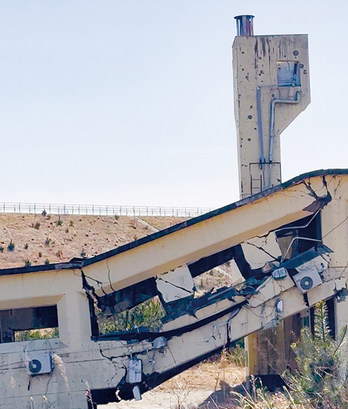 陸前高田の震災遺構：高田松原公園の中にあったユースホステル