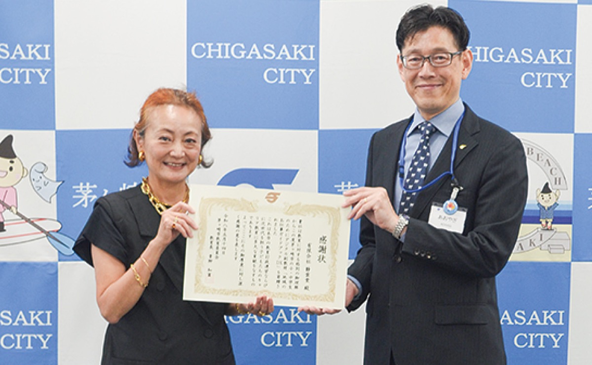 教育長の青柳さん(右)と事務局長中込さん(左)