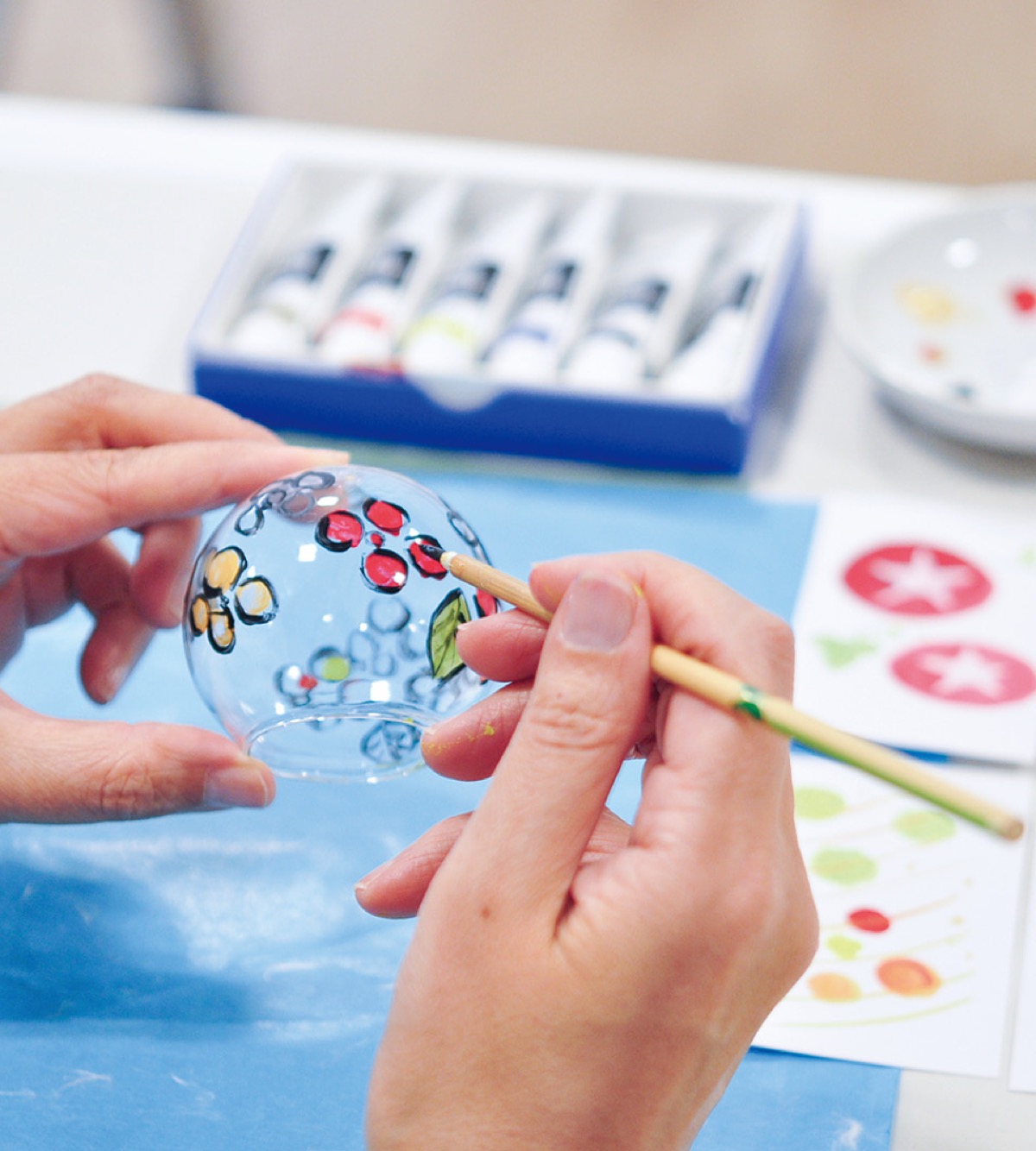 涼を感じる風鈴絵付け体験 (写真2)