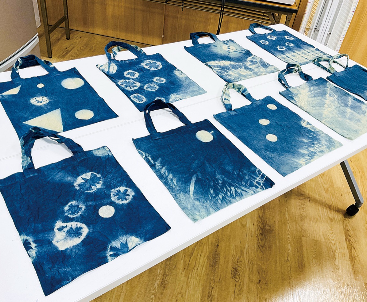 エコバッグ藍染め体験 (写真2)