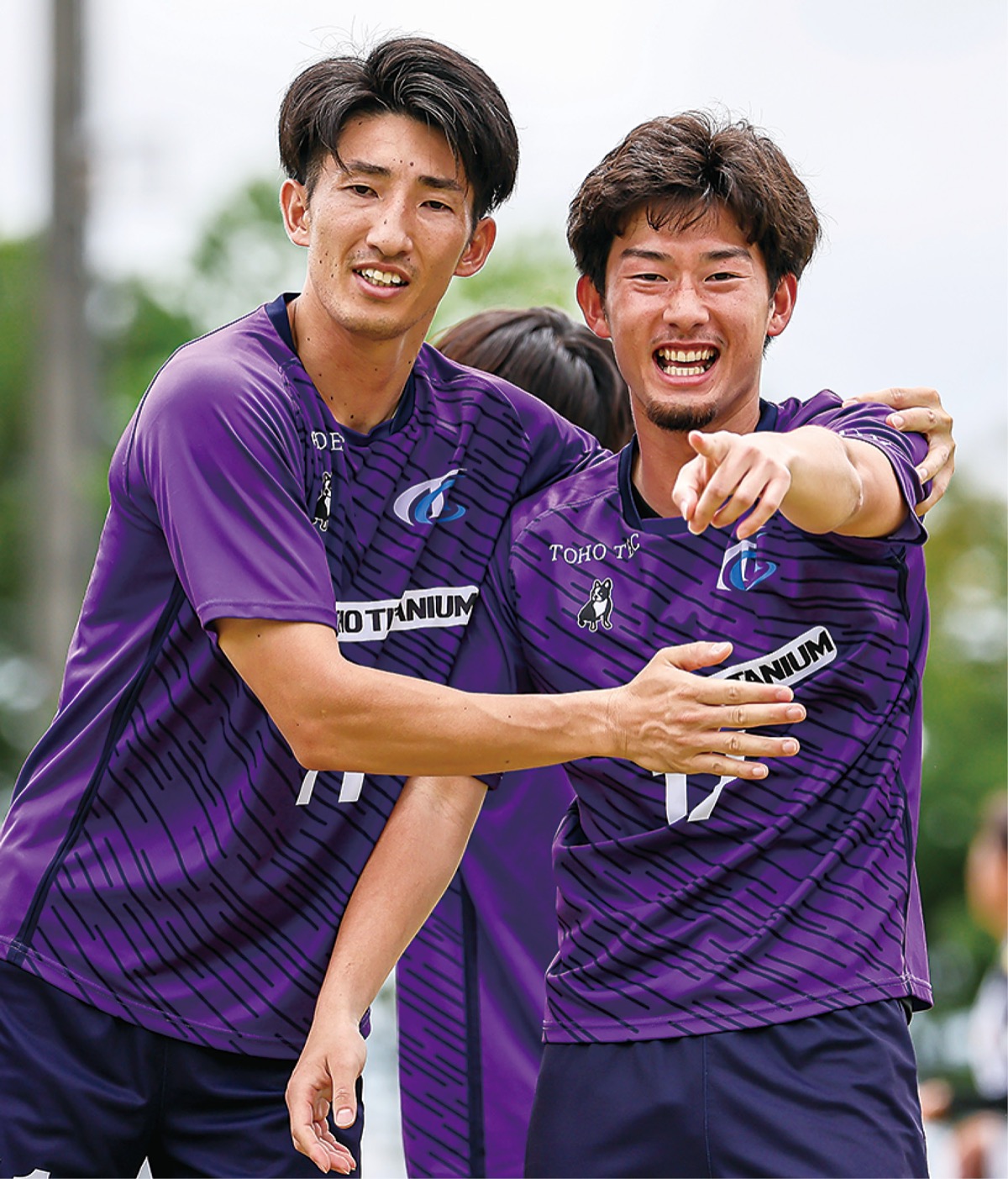 先制点を挙げた安原選手(右)=提供