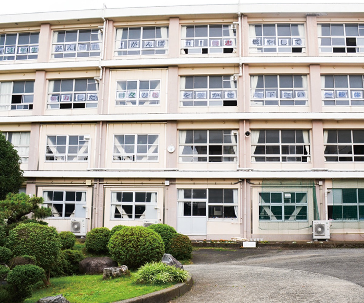 3年生が使用する昇降口から見やすい場所に設置された