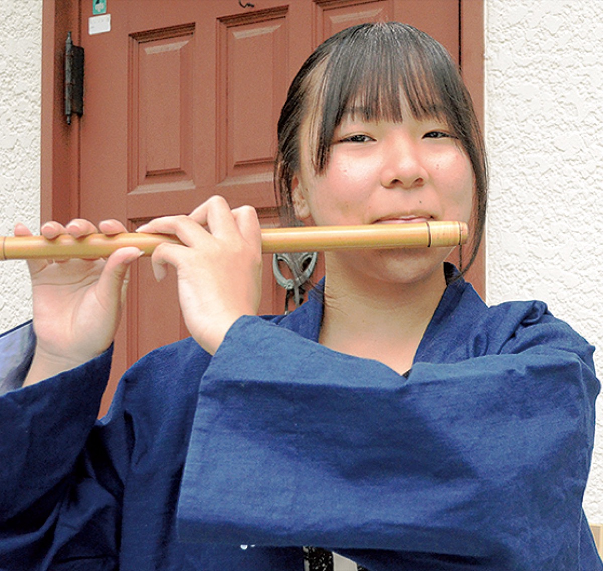 お囃子の練習に励むさくらさん