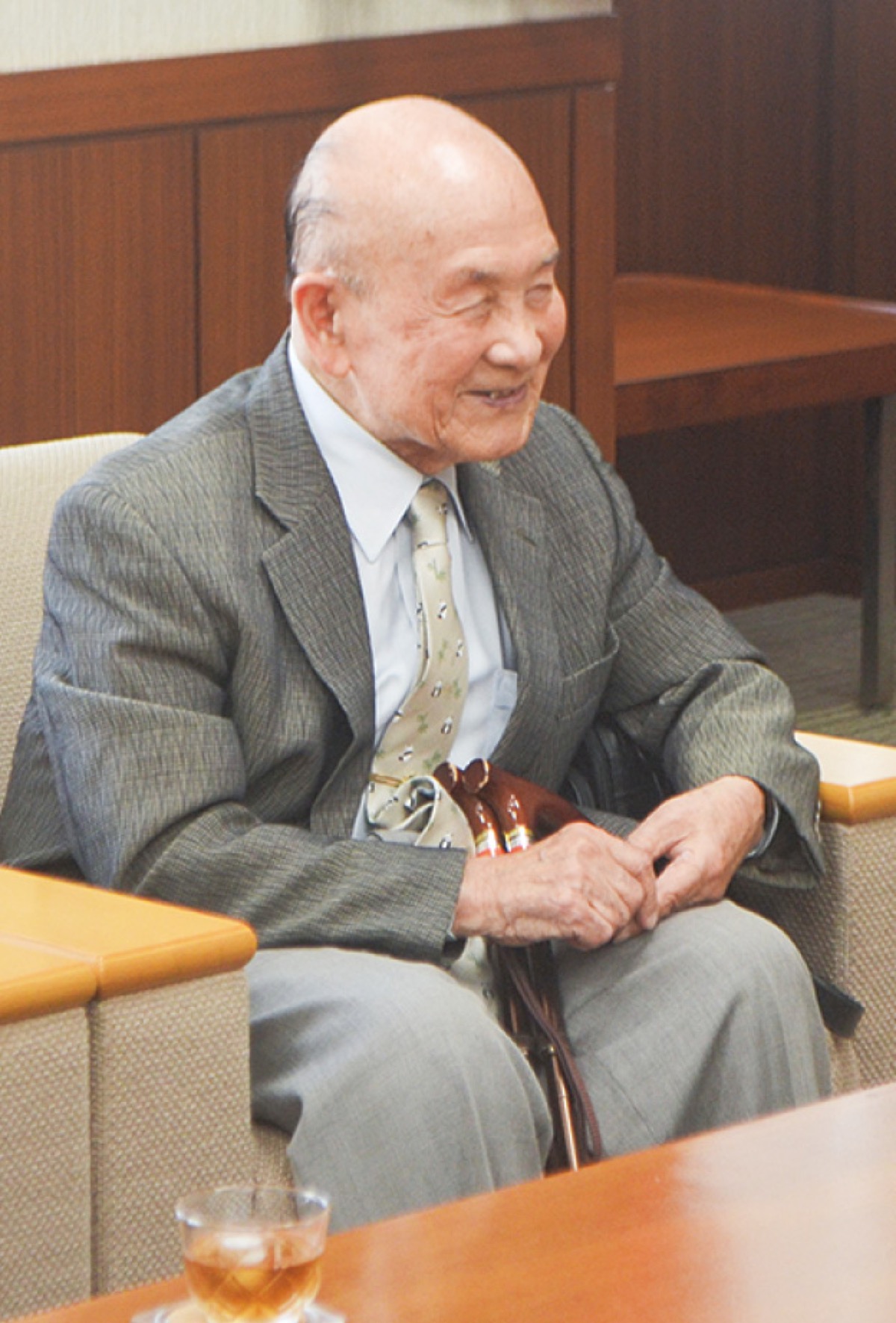 市長と話す塙さん