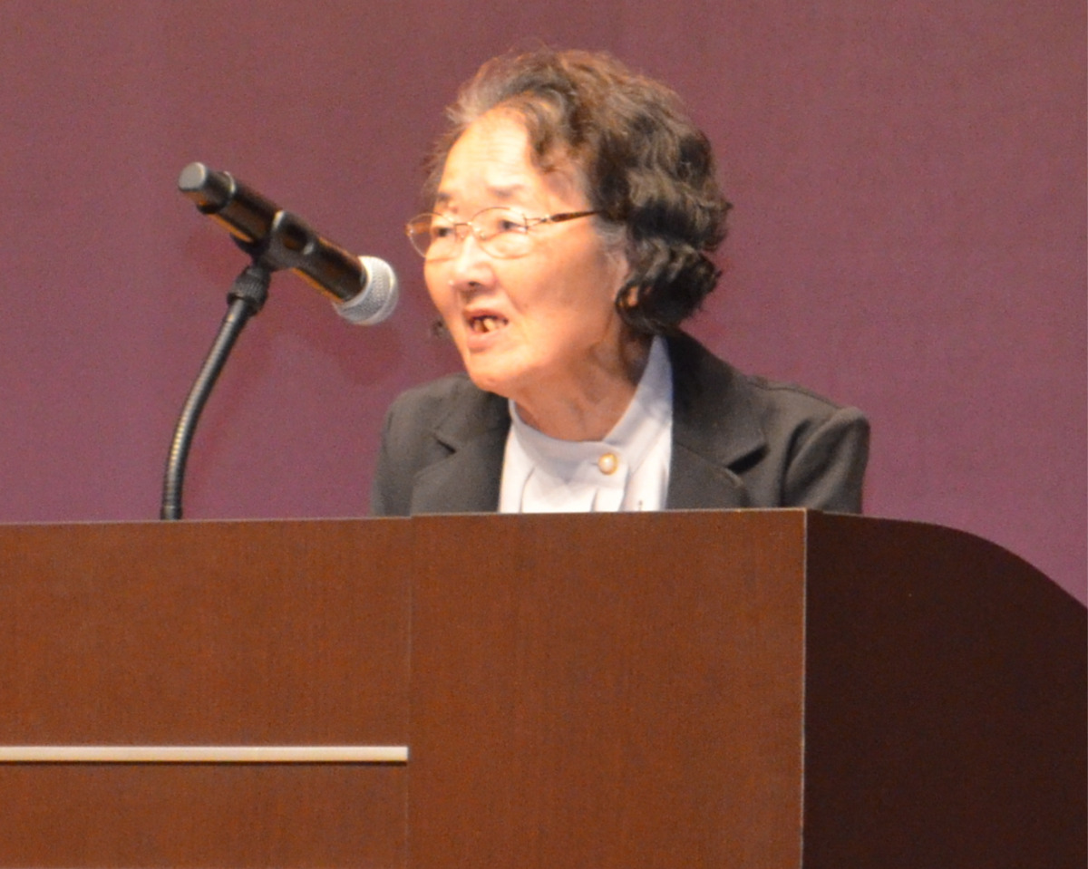 開会のあいさつを行う鶴岡会長