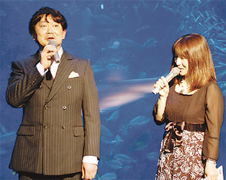 トークショーを行ったハギーさん（左）、司会の宮川浩子さん（右）