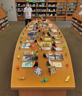 テーブルはお勧め書籍を展示